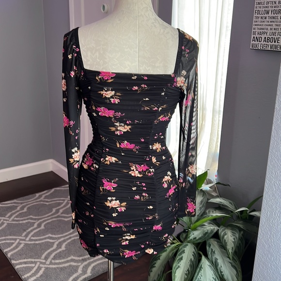 Leith Ruched Floral Print Bodycon Dress - Picture 3 of 7